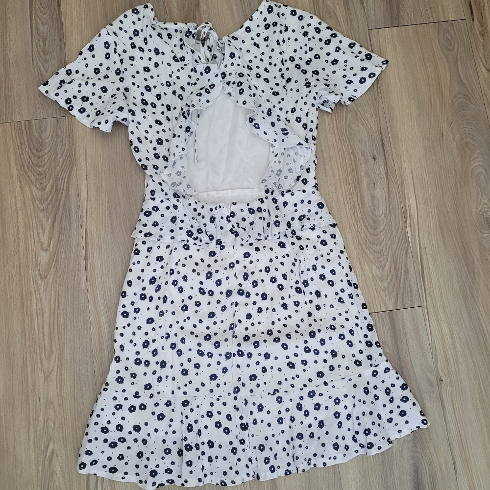 Princess Polly Blue and White Open Back Daisy Floral Dress Size 4